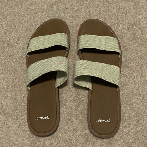 sanuk strappy sandals